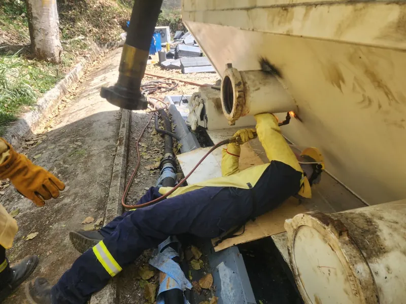 Reparación con soldadura en tanque